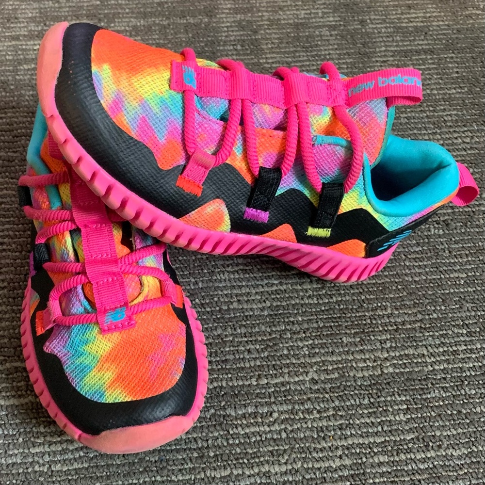 Girls laceless shoes